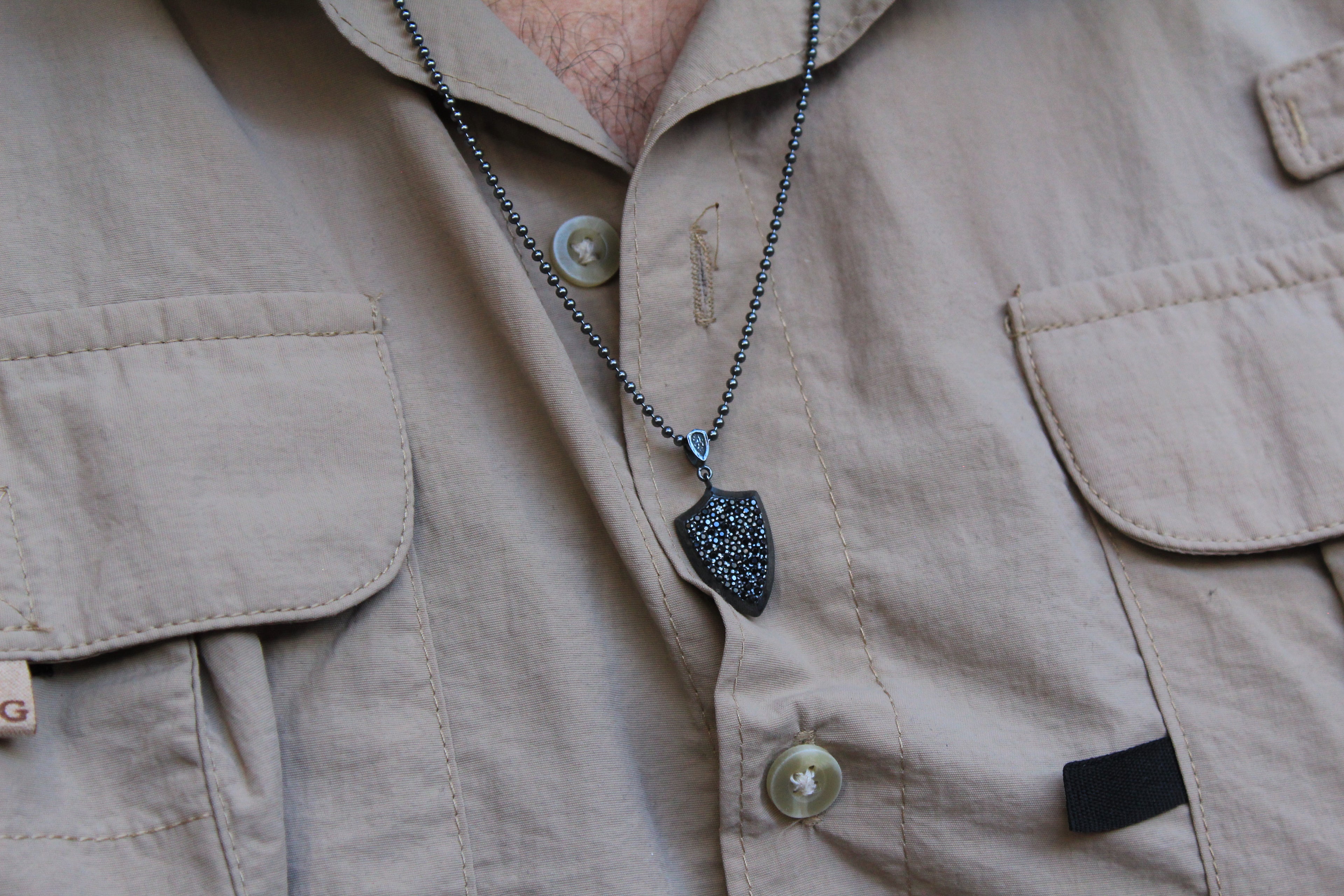 Colgante Escudo Nocturno