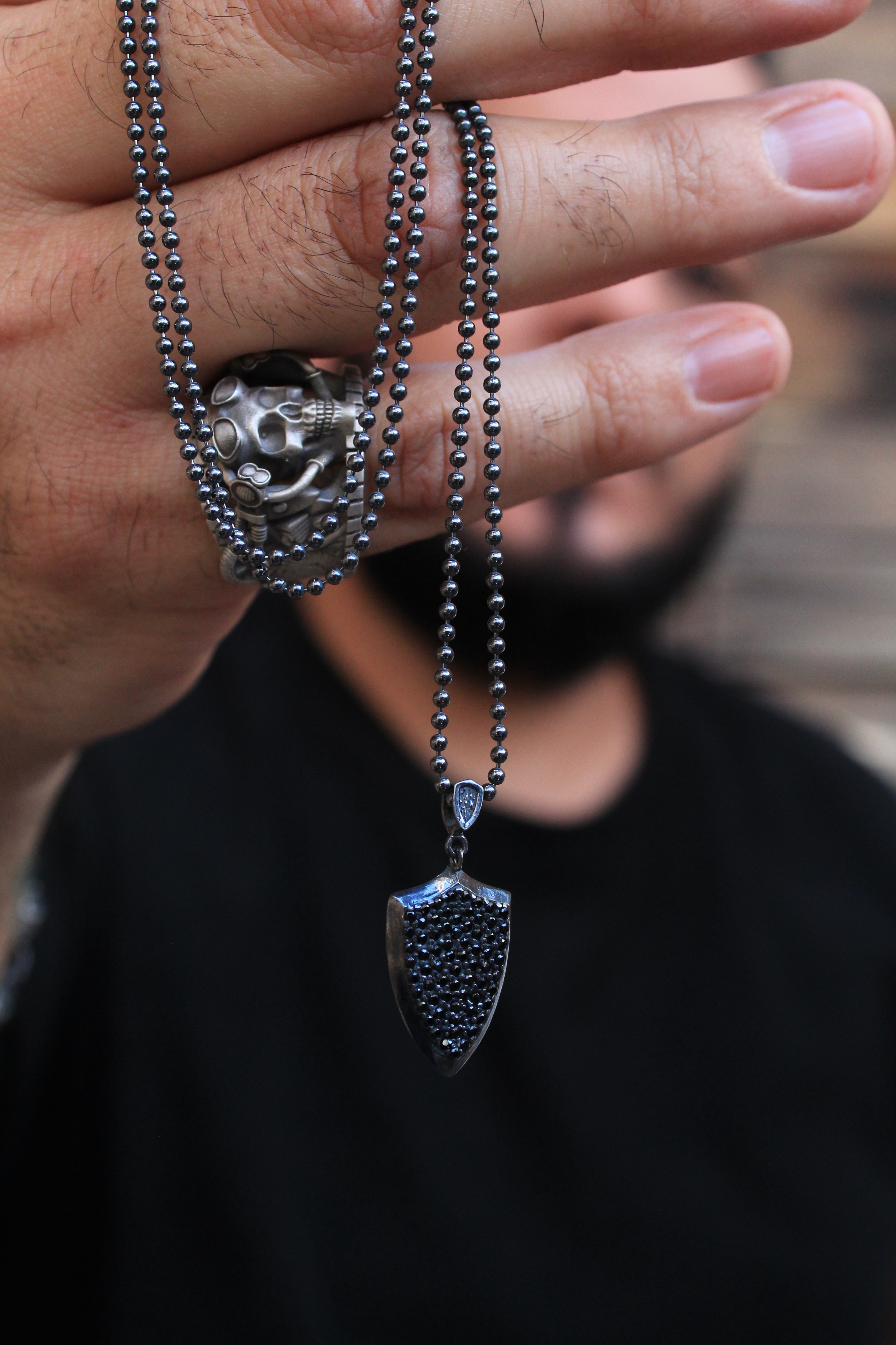 Colgante Escudo Nocturno