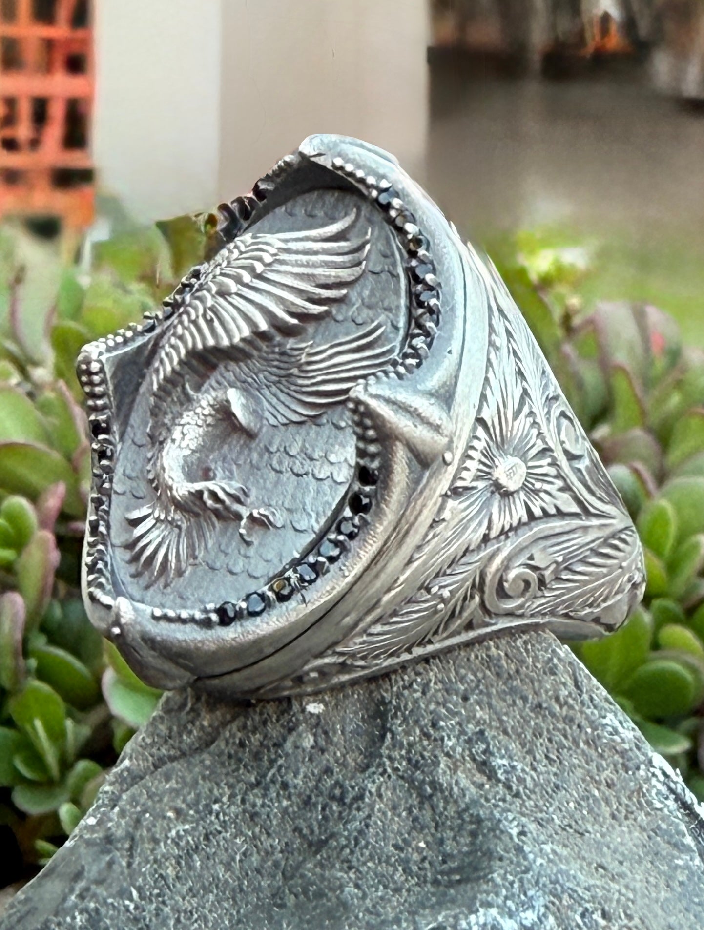 Anillo Garra de Halcón