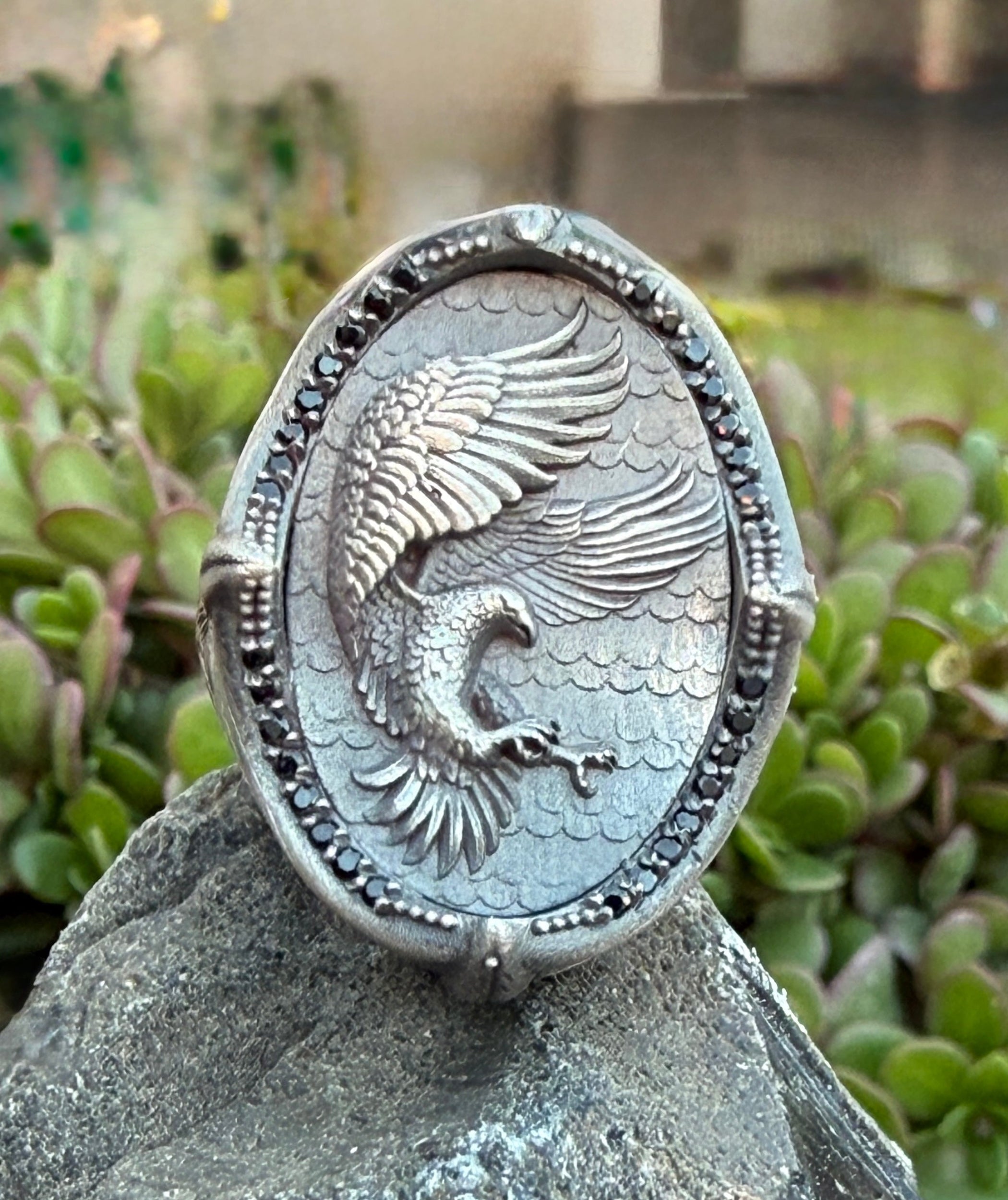 Anillo Garra de Halcón